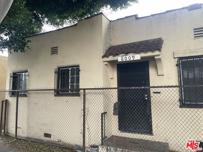 Building Photo - 6009 S Halldale Ave