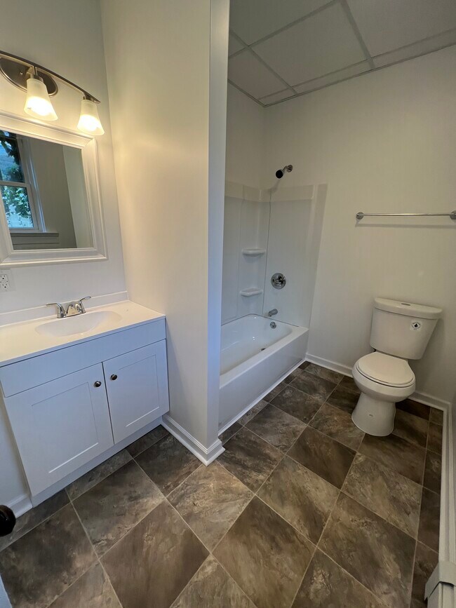 Foto del edificio - 349 W 8th St