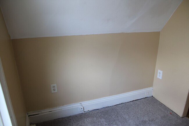Building Photo - 658 Linden Ave