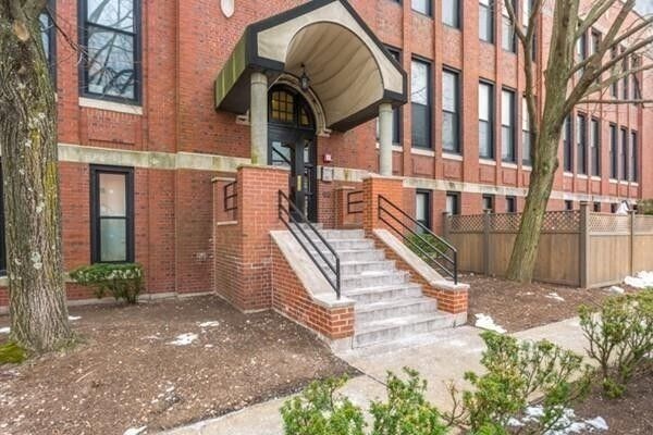Primary Photo - 60 Gibson St