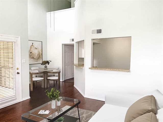 Foto del edificio - 9601 Forest Ln