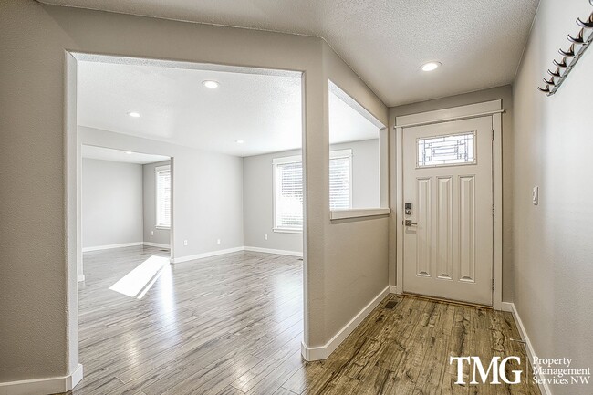 Building Photo - Stylish One-Level Living in East Vancouver!