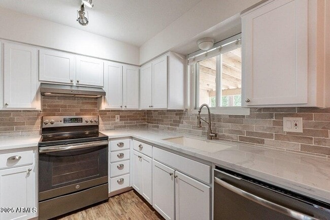 Building Photo - 4943 E Indian School Rd