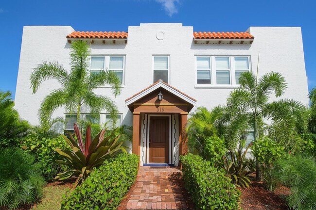 Foto del edificio - 815 Upland Rd