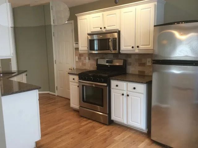 Foto del edificio - Room in House on Evanston Ct