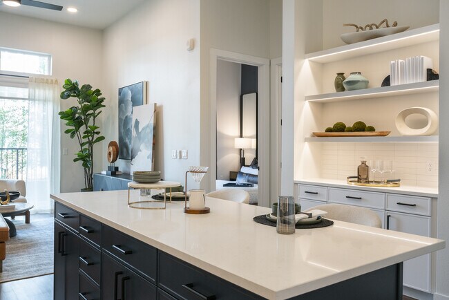 Building Photo - Lantower West Love