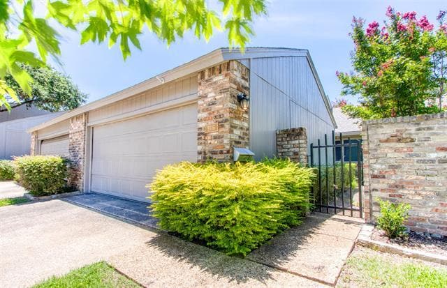 Building Photo - 9616 Highland View Dr