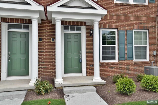 Building Photo - 14 Litchfield Ln