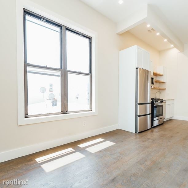 Building Photo - 3 br, 3 bath Apartment - 722 Hart St Unit 3B