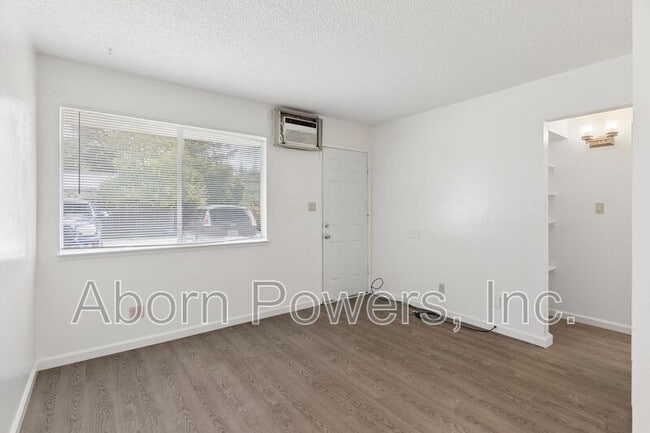 Building Photo - 2807-2813 Manor Dr