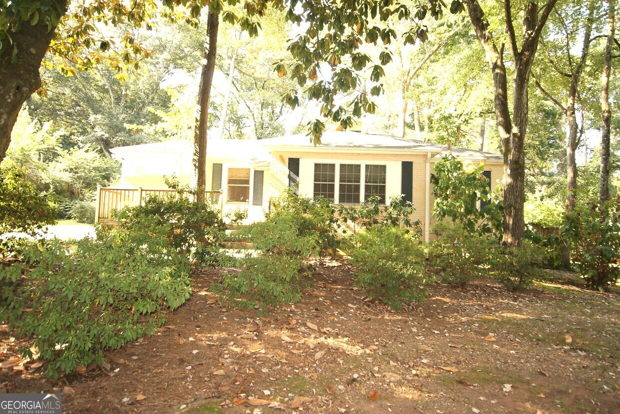 Primary Photo - 969 S Columbia Dr