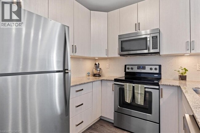 Building Photo - 1 Victoria St S