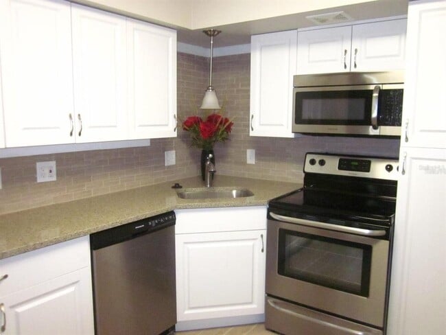 Building Photo - 2456 Ecuadorian Way