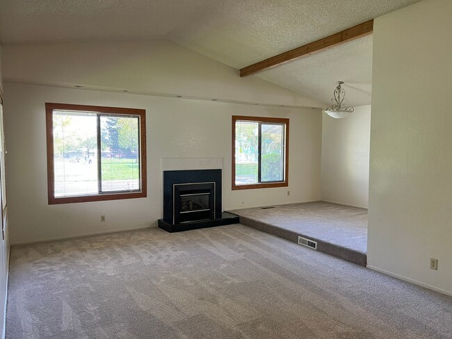 Foto del edificio - 4 Bedroom 2 Bathroom Single Level Napa Hom...