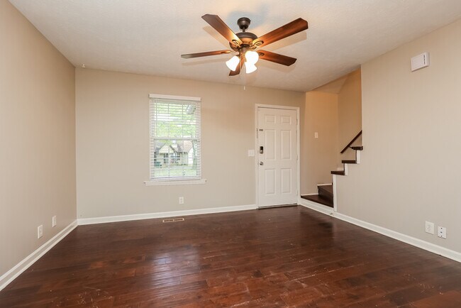 Foto del edificio - 3200 Lakeford Dr