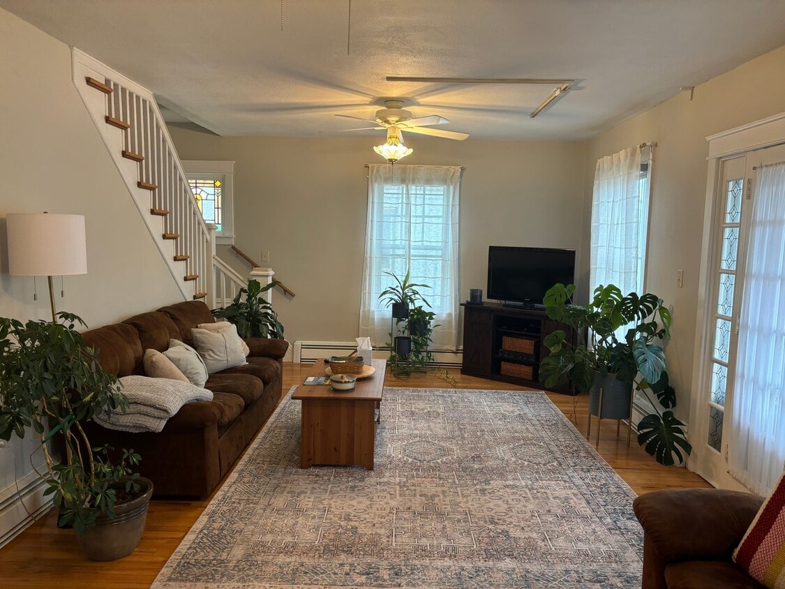 Primary Photo - Lovely Single Family Home in Emmaus