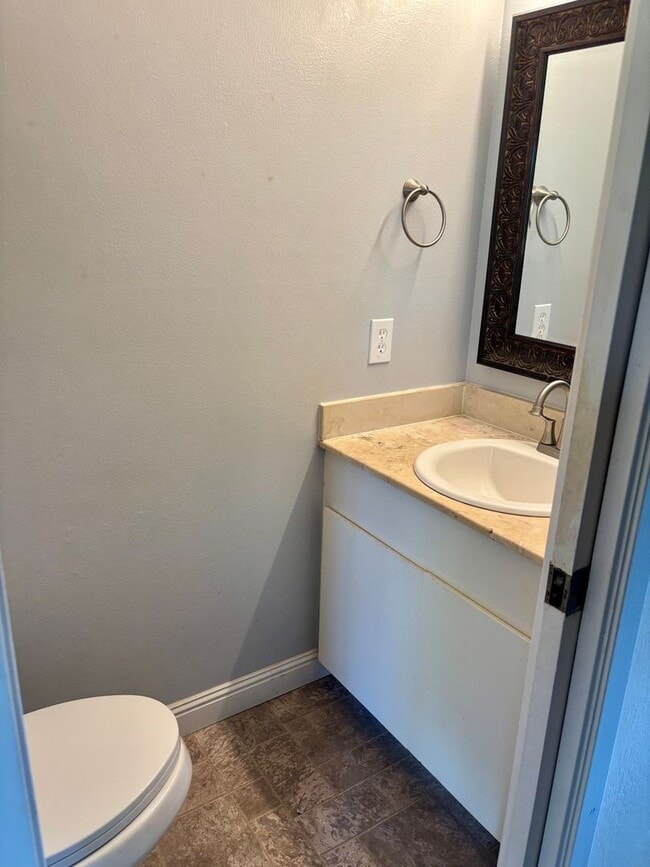 Building Photo - Light and Bright Townhouse in Sought-After...