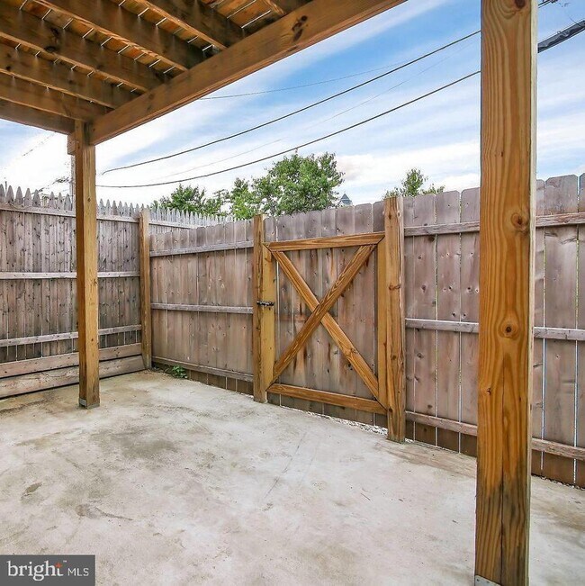 Foto del edificio - 1326 N Broadway