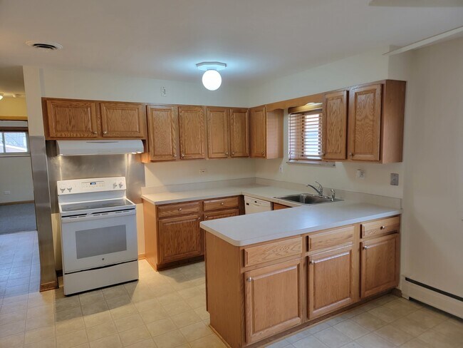 Building Photo - 6606 N Harlem Ave