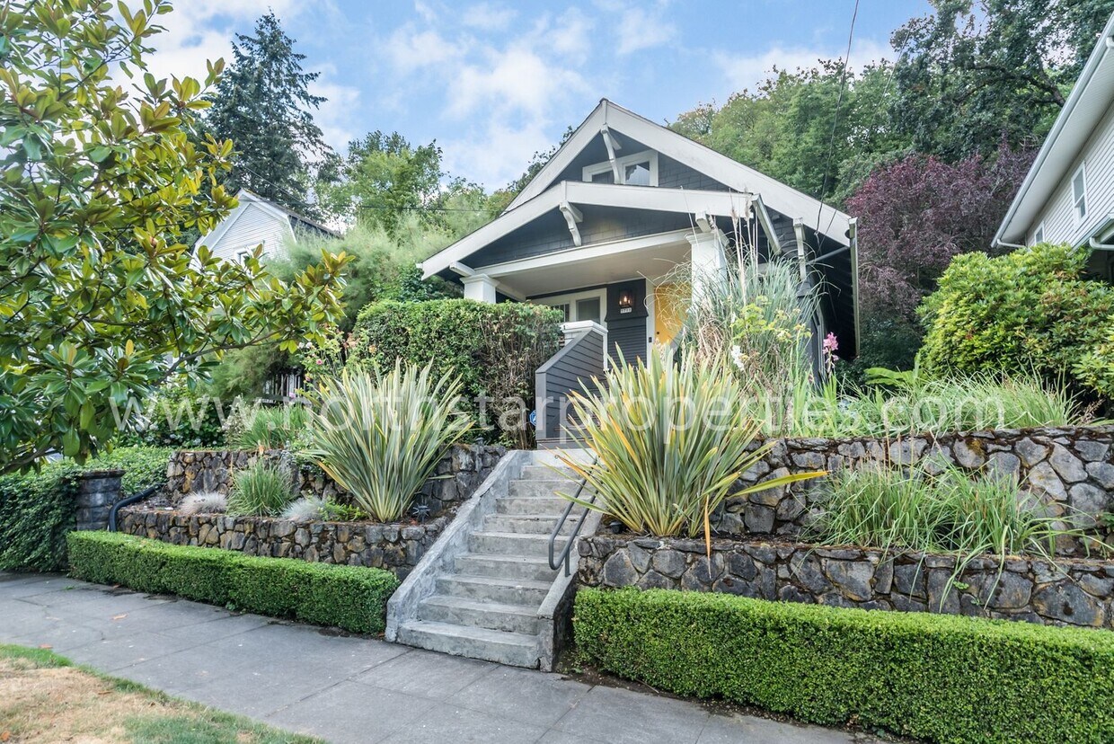 Primary Photo - Amazing upscale John's Landing home.