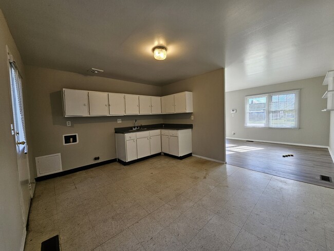 Foto del edificio - 8414 Meadowlark Dr