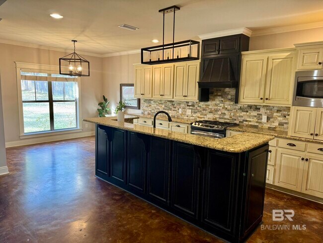 Building Photo - 6991 Carson Ln