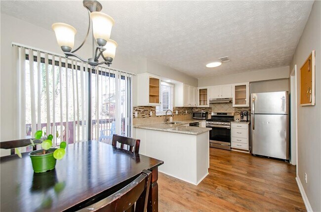 Foto del edificio - 1066 Wedgewood Ln