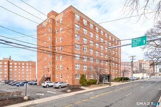 Building Photo - 140 Grove St