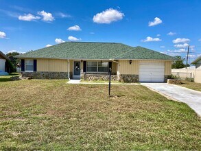Building Photo - 945 W Catbrier Ln