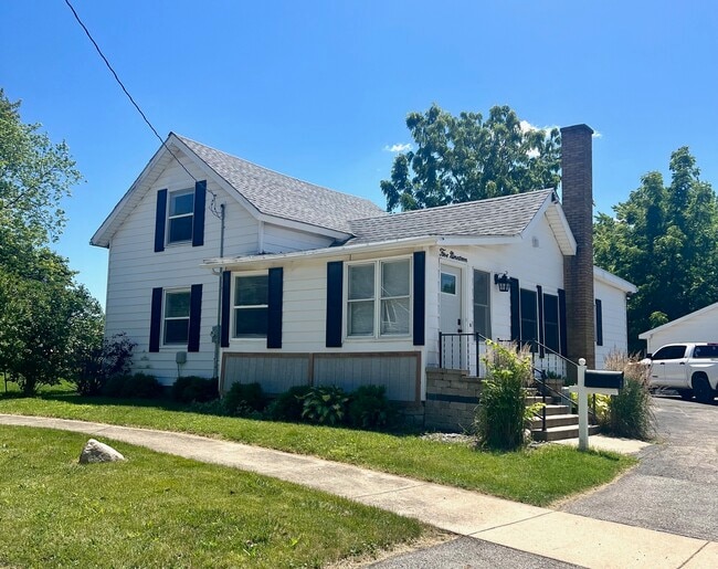 Building Photo - 519 Whelan St