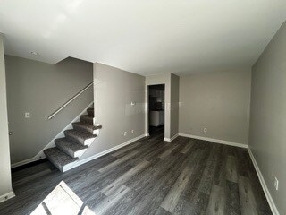 Foto del edificio - Now Leasing 2 bed 1 Bath Townhome North Columbus (Ambleside Commons)