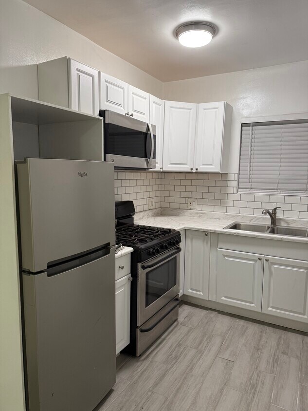 Foto principal - 3405 Fay Ave