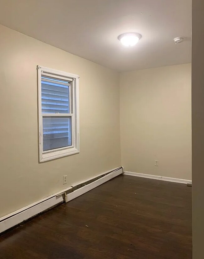 Building Photo - 219 3rd St