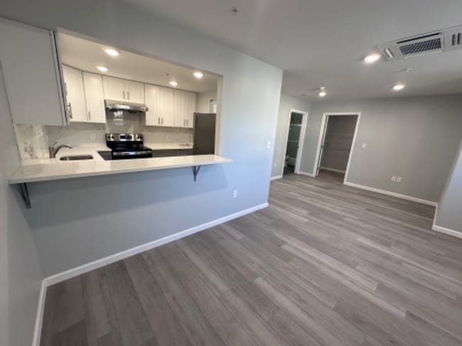 Photo - 140 S Easton Rd House