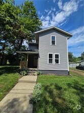Building Photo - 209 Hall St