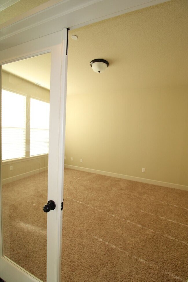 Foto del edificio - WELL MAINTAINED, BEAUTIFUL 5 BR HOME IN THE CAMAS HILLS!
