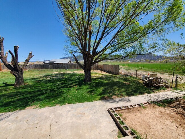 Foto del edificio - 3210 N Bulldog Rd