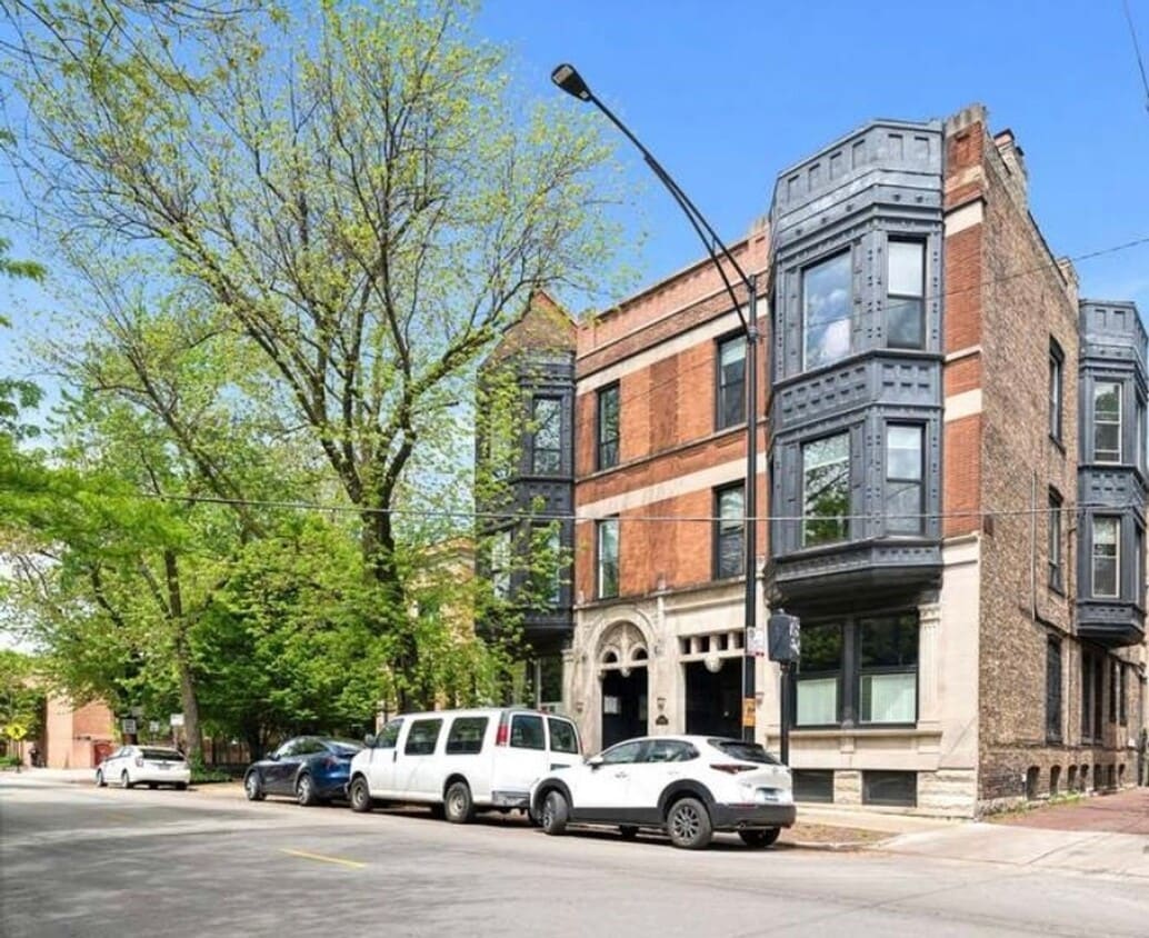 Primary Photo - Spacious 3BR Condo in prime Lincoln Park l...