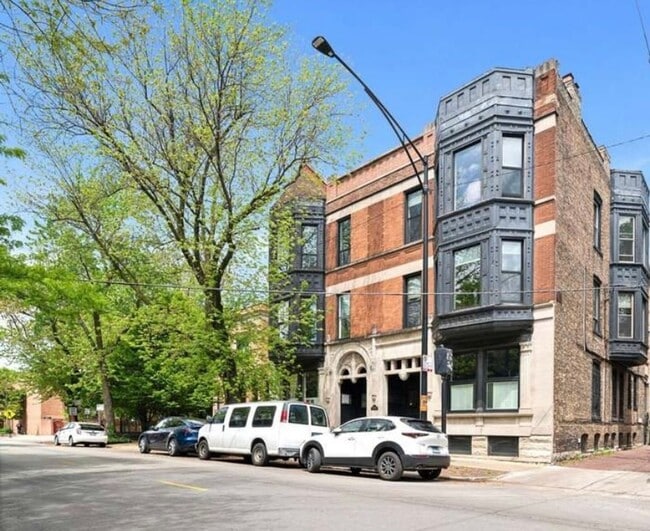 Building Photo - 714 W Webster Ave