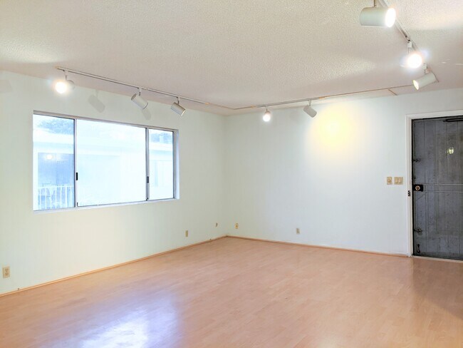 Living Room - 1817 Pepper St