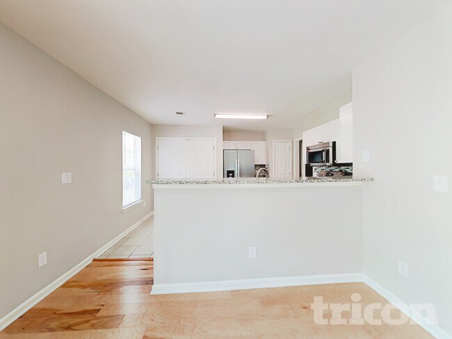 Foto del edificio - 5745 Henderson Oaks Dr