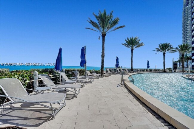 Foto del edificio - 17201 Collins Ave