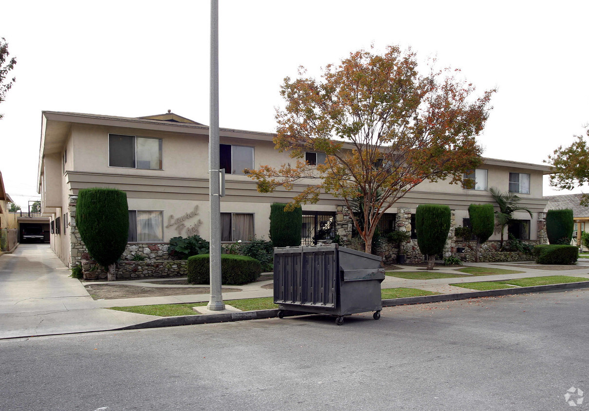 Primary Photo - Laurel Plaza Apartments