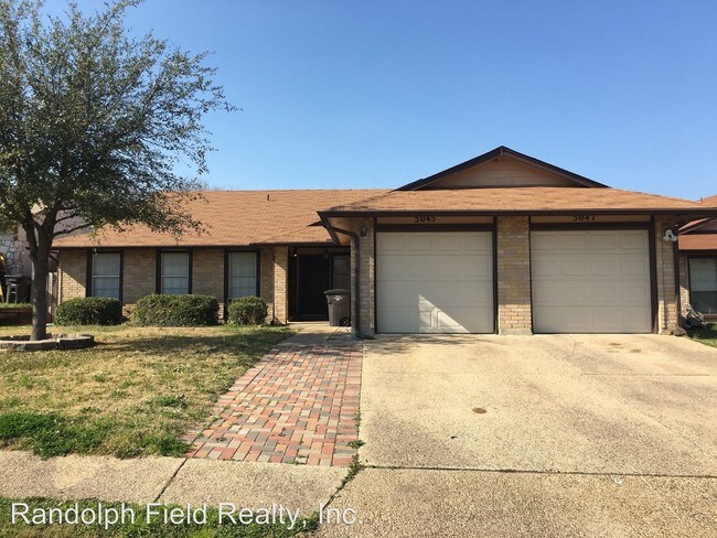 2 Br 1 Bath House 5047 Ayrshire House For Rent In San Antonio