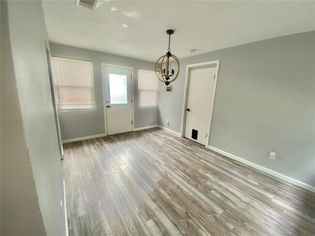 Foto del edificio - 332 S Seneca Blvd