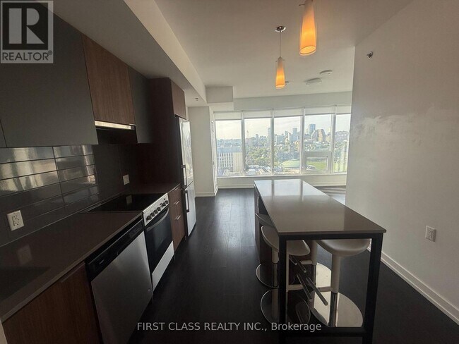 Building Photo - 203 College St