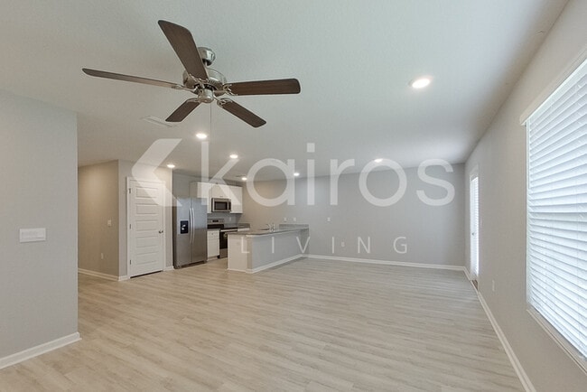 Building Photo - 121 Metalmark Dr