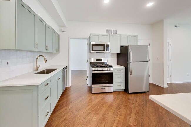 Foto del edificio - 3308 N Racine Ave