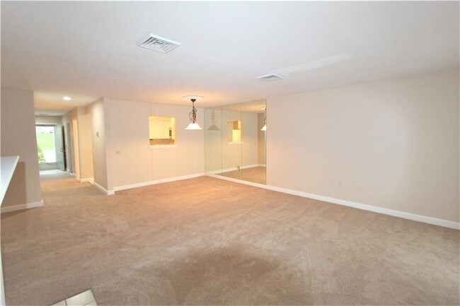 Foto del edificio - 36 Lawton Brook Ln
