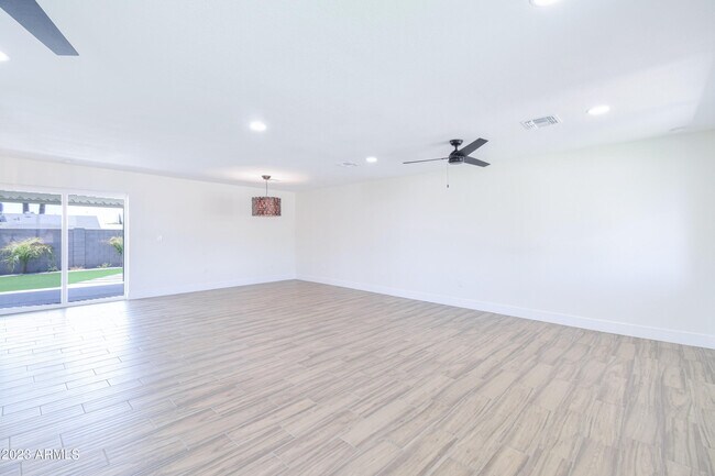 Building Photo - 401 E Fillmore St